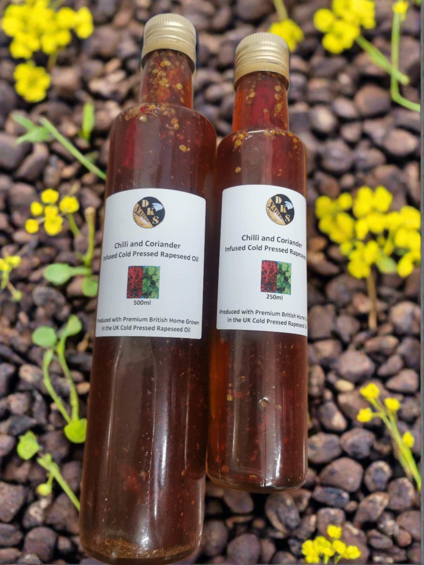 Our chilli and coriander infused cold pressed rapeseed oils are made with 100% natural ingredients which are GLUTEN FREE and contains NO SALT, NO MSG, NO PRESERVATIVES, NO ANTI-CAKING AGENTS, NO ARTIFICIAL COLOURING AND NO ARTIFICIAL FLAVOURS.
Our infused rapeseed oils are hand blended with natural herb, spices and cold pressed rapeseed oil that is 100% home grown in the UK and is filtered 5 times with a very high burn point and is suitable for all types of cooking. With 1/2 saturated fats of oli