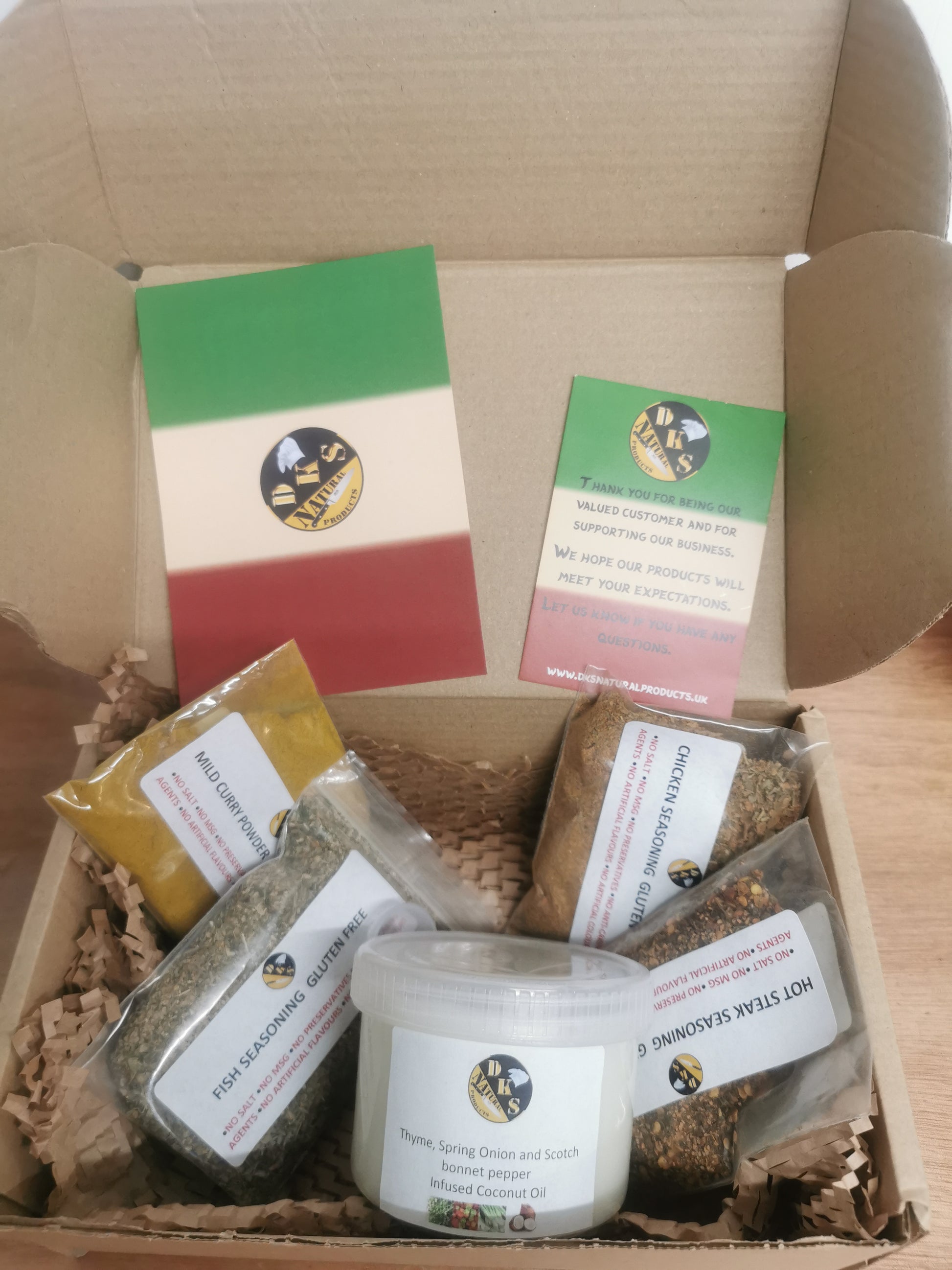 Combo gift box has 4 seasonings blends and 1 infused coconut oil which are gluten free, salt free, msg free and additives free. All products are packed in a brown box with a thank you card and a personalised gift note card which is handwritten with up to 150 characters. Choose your own seasoning blends, coconut oil for your gift box.